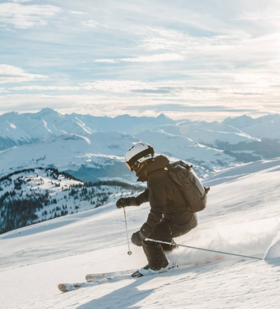 A skiier carving a turn down the mountain