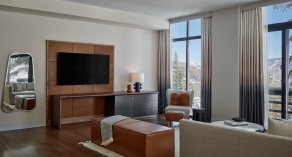 Mountain Front Suite living room