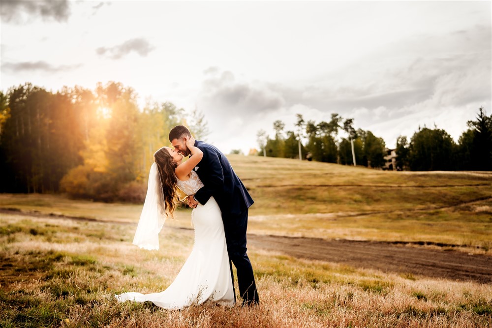 Bride and groom photo in field