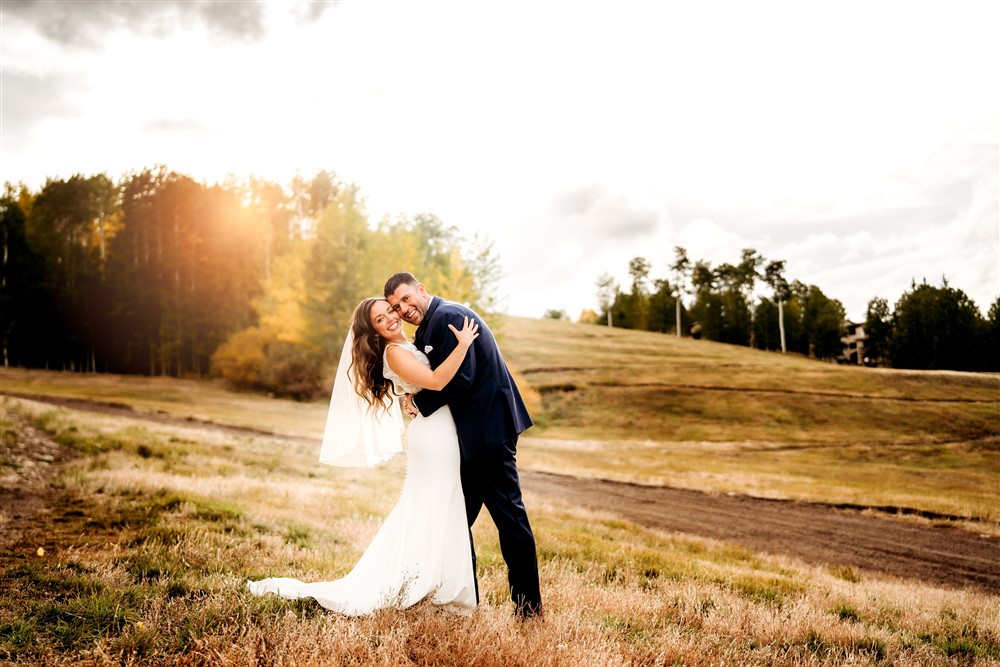 Bride and groom photo in field
